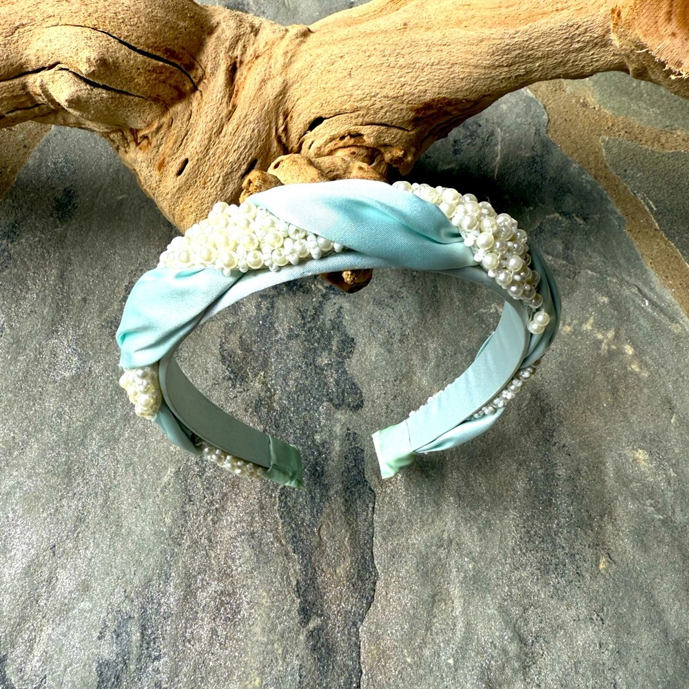 New🌟Anthropologie-Elegant Blue and White Beaded Headband